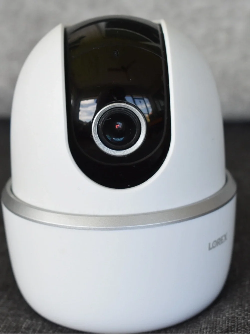 Lorex 2K Indoor Pan-Tilt Wi-Fi Camera
